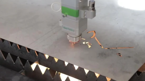 Macchina da taglio laser con taglierina in fibra di acciaio e metallo CNC in alluminio